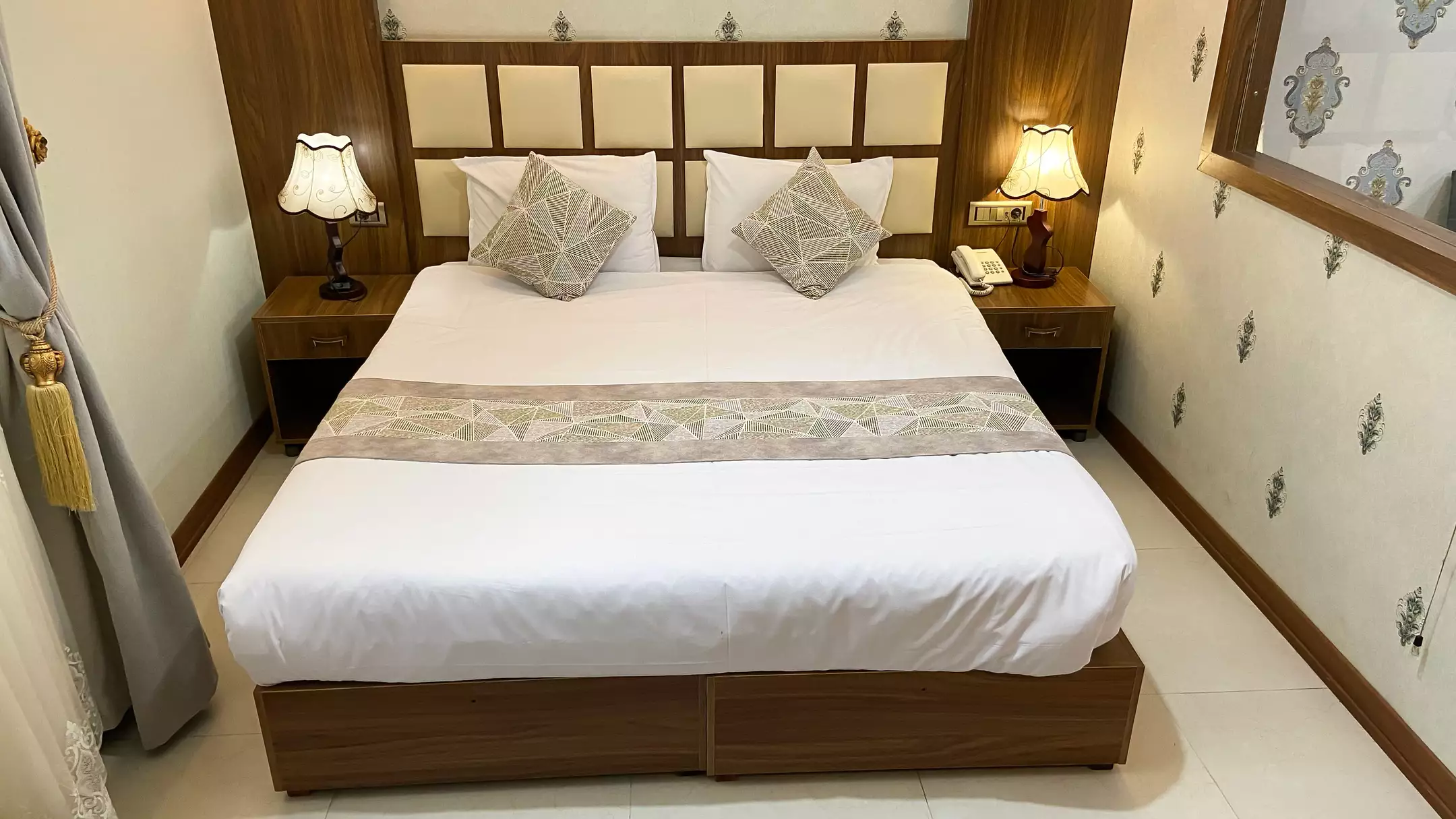 Alibaba https://cdn.alibaba.ir/ostorage/hotel-accommodation-images/670322392cf976539175f713_59d4efff-9595-4621-98b5-eca804fa7289_سوییت (5).webp